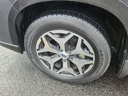 Used 2020 Subaru Forester Premium image 17