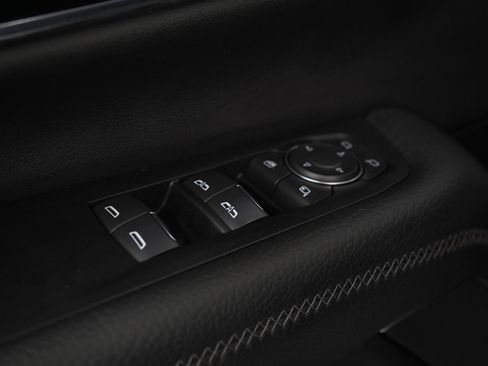 Used 2025 GMC Yukon Denali AWD/4WD image 27