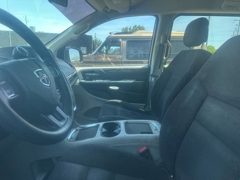 Used 2016 Dodge Grand Caravan SXT FWD image 5