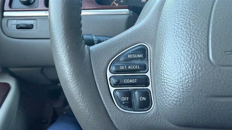 Used 2004 Lincoln Town Car Ultimate RWD image 28