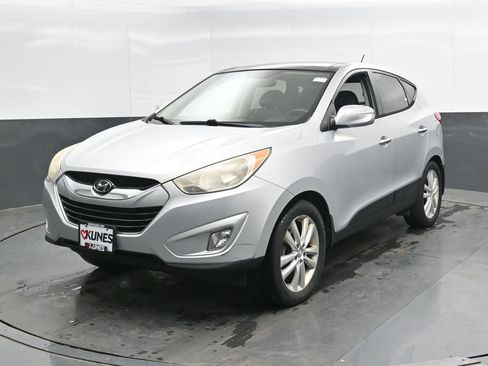 Used 2011 Hyundai Tucson Limited w/ Premium Pkg 3 FWD image 6