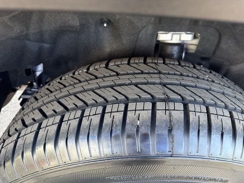 Certified 2024 Jeep Grand Cherokee Limited w/ Luxury Tech Group II image 11