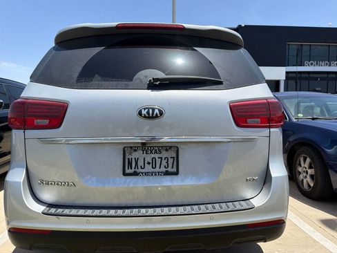 Used 2021 Kia Sedona EX FWD image 6