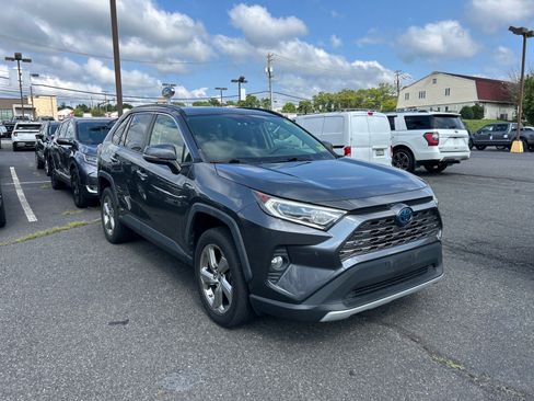 Used 2019 Toyota RAV4 Limited w/ Carpet Mat Package AWD/4WD image 3