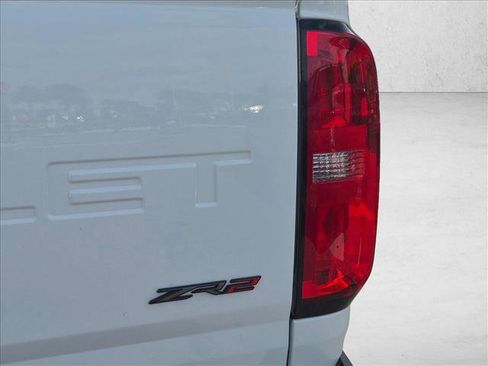 Used 2022 Chevrolet Colorado ZR2 w/ ZR2 Dusk Special Edition AWD/4WD image 8