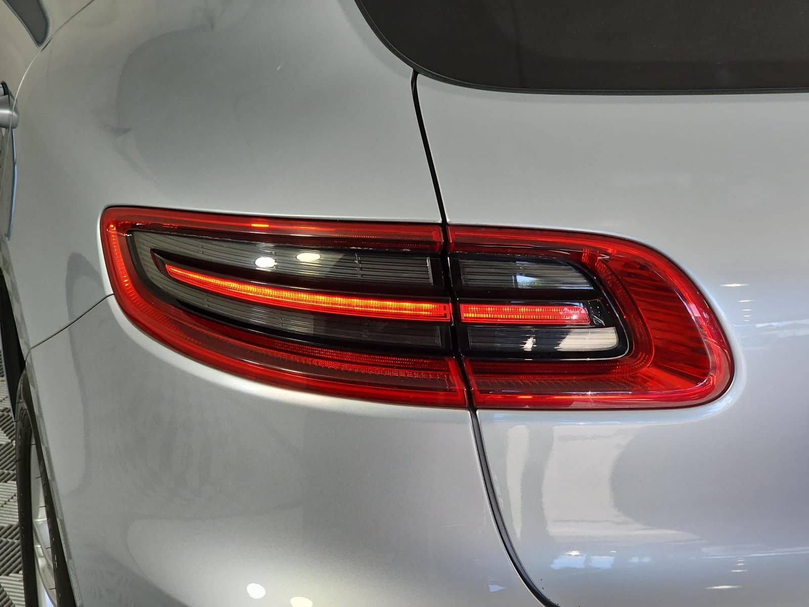 Used 2017 Porsche Macan S AWD/4WD image 30