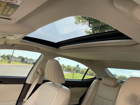 Used 2018 Lexus ES 350 w/ Luxury Package w/Wood Trim FWD image 26