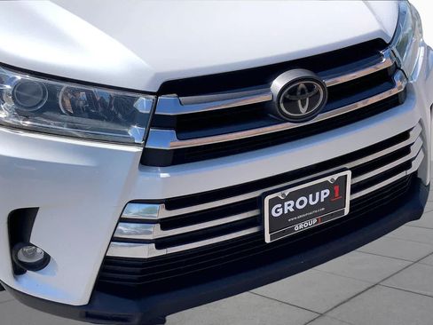 Used 2019 Toyota Highlander Limited FWD image 30