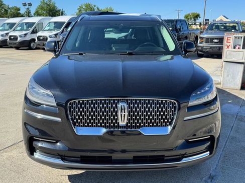 Used 2023 Lincoln Aviator AWD w/ Premium Package image 2