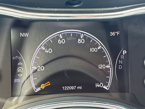 Used 2018 Jeep Grand Cherokee Limited image 17