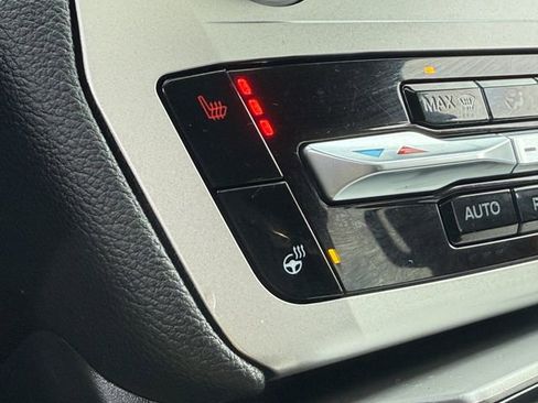 Used 2022 Ford Explorer XLT w/ Equipment Group 202A image 13