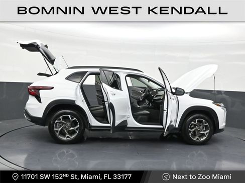 Used 2025 Chevrolet Trax LT image 29