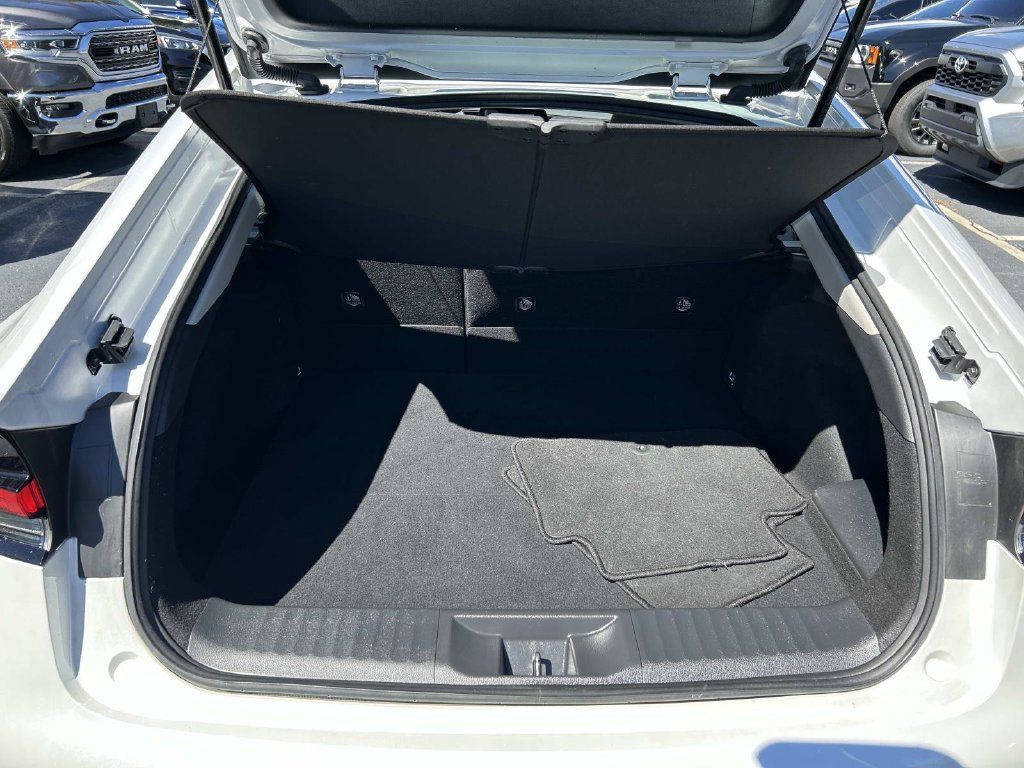 Used 2025 Toyota Prius XLE FWD image 12