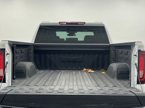Used 2024 GMC Sierra 1500 SLT image 19