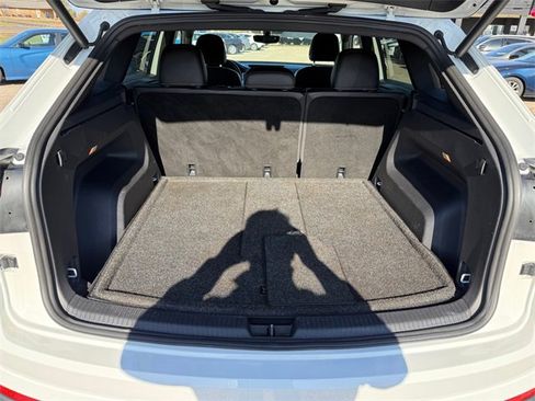 Used 2021 Volkswagen Atlas Cross Sport SE image 31