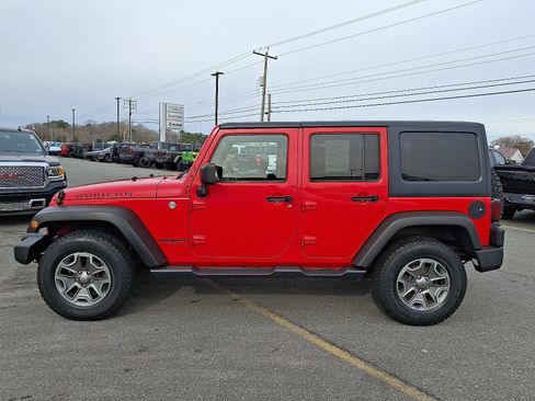Used 2015 Jeep Wrangler Unlimited Rubicon w/ Connectivity Group image 7