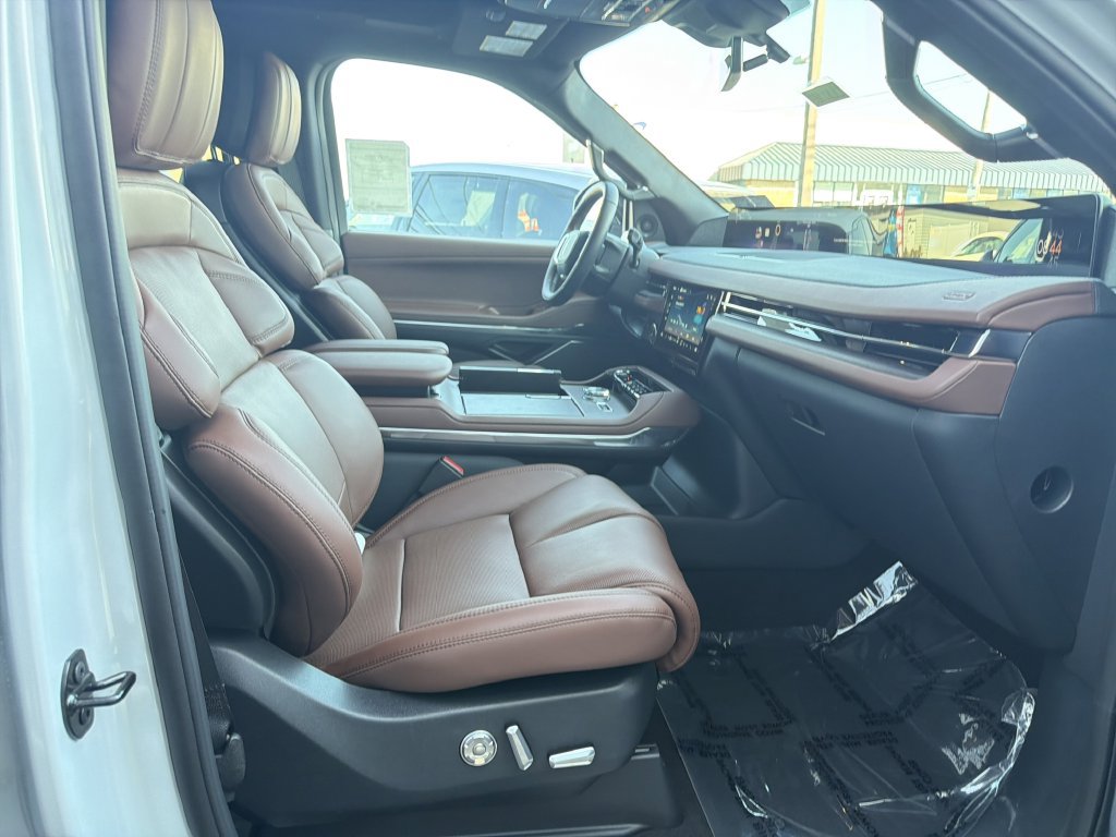 New 2026 Lincoln Navigator Reserve AWD/4WD image 7