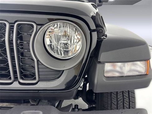 New 2025 Jeep Gladiator Sport w/ Premium Package image 11