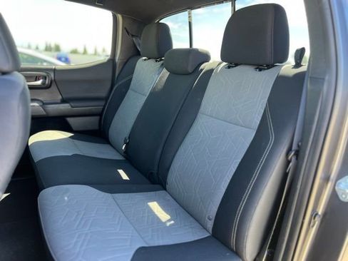 Certified 2021 Toyota Tacoma TRD Off-Road w/ Technology Package AWD/4WD image 19