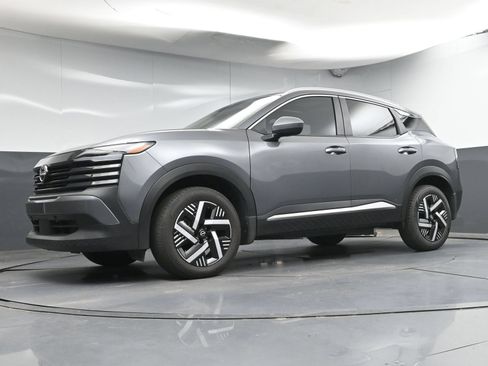 Used 2025 Nissan Kicks SV w/ SV Premium Package FWD image 20