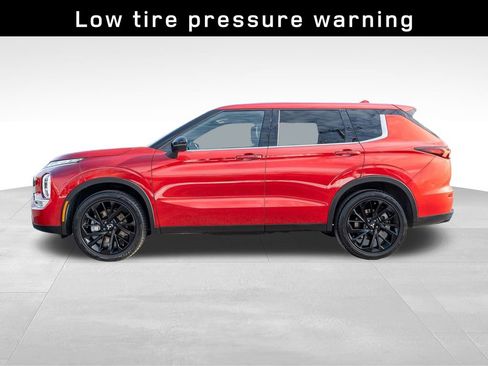 Used 2023 Mitsubishi Outlander SE Black Edition image 7