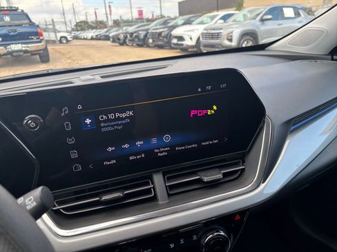 Used 2025 Chevrolet Trax LT image 21