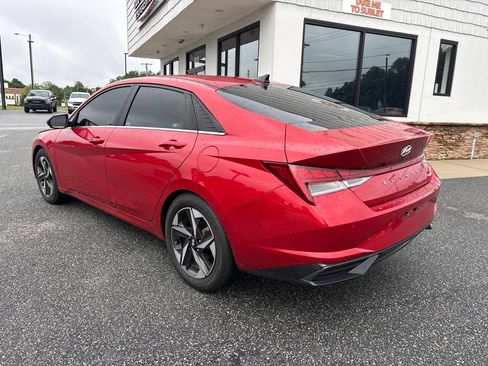 Used 2023 Hyundai Elantra Limited w/ Preferred Accessory Package FWD image 5