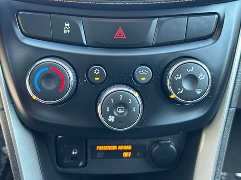 Used 2019 Chevrolet Trax LS FWD image 12
