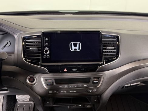 Used 2025 Honda Ridgeline TrailSport image 11