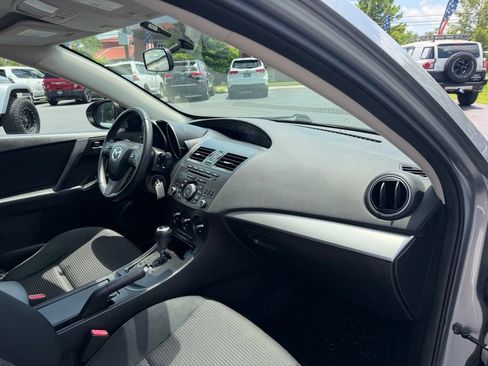 Used 2012 MAZDA MAZDA3 i Touring FWD image 27