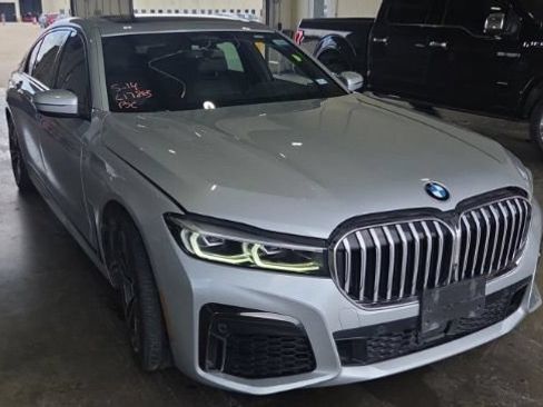 Used 2020 BMW 740i w/ M Sport Package RWD image 10