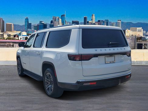 Used 2024 Jeep Wagoneer L Series II w/ Flexible Seating Group RWD image 5