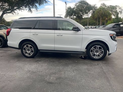 Used 2025 Ford Expedition Active AWD/4WD image 8