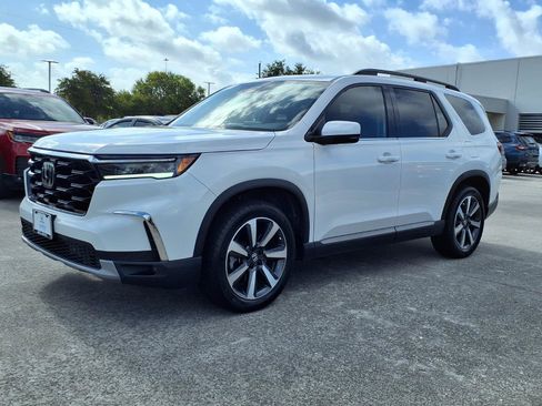 Certified 2025 Honda Pilot Touring image 22