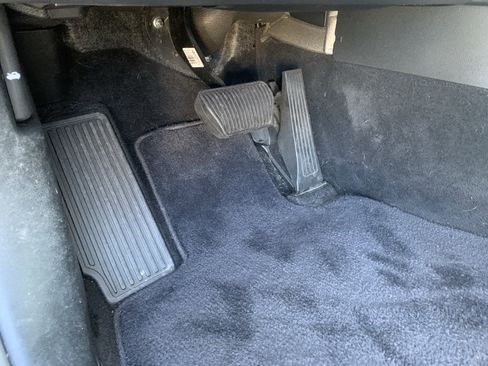 Used 2018 Genesis G90 3.3T Premium image 17