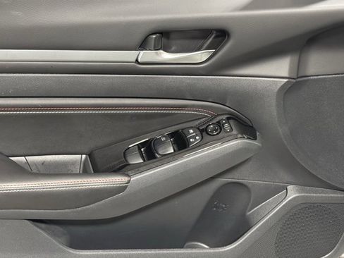 Used 2023 Nissan Altima 2.5 SR w/ SR Premium Package image 22