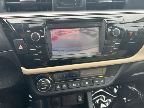 Used 2015 Toyota Corolla LE FWD image 20