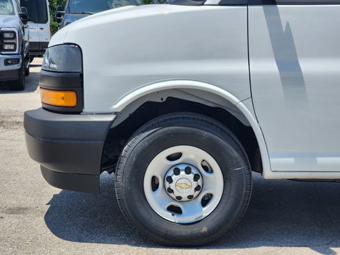 New 2026 Chevrolet Express 2500 Extended RWD image 7