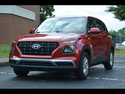 Used 2021 Hyundai Venue SE FWD image 1