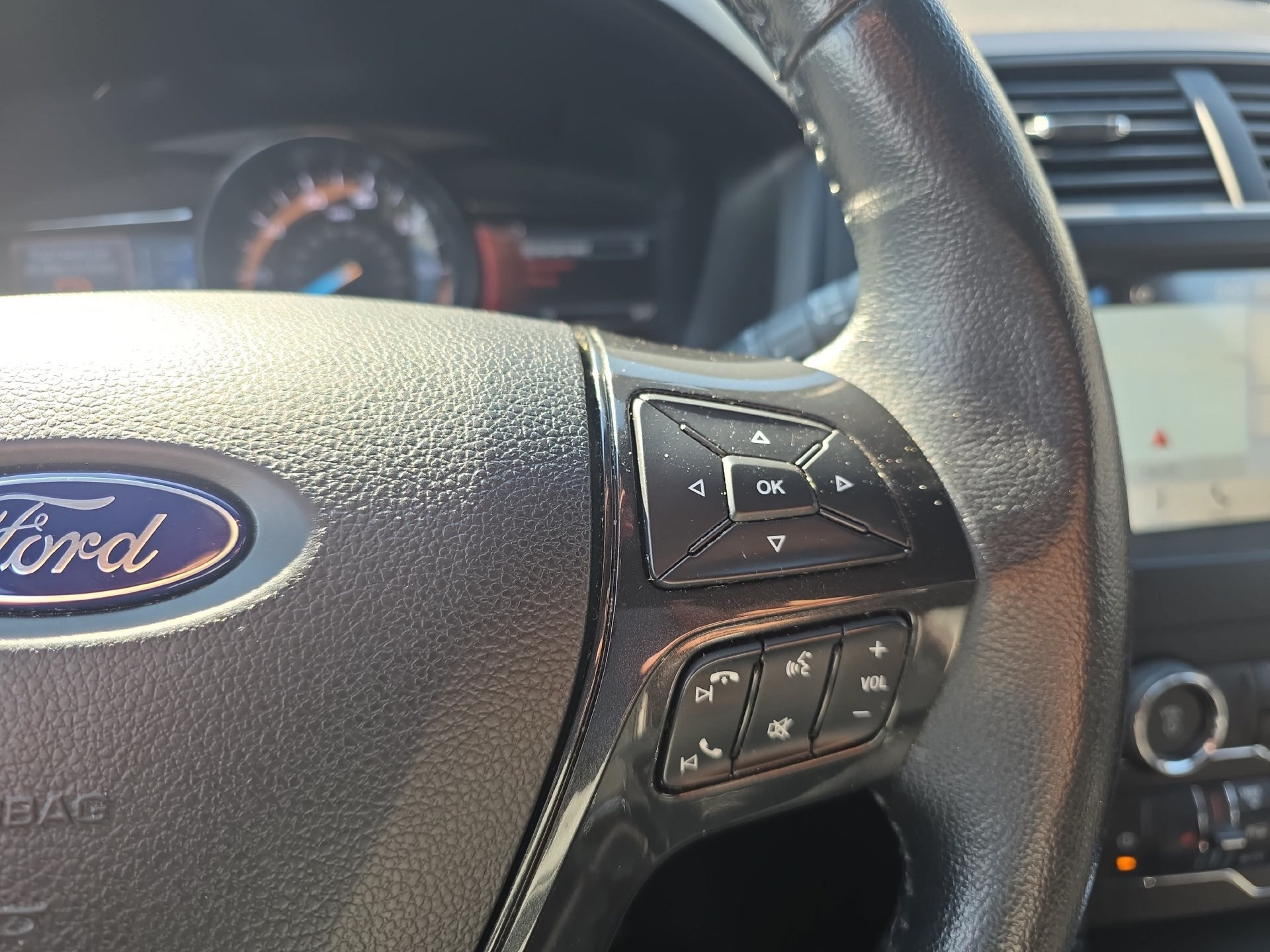 Used 2019 Ford Explorer XLT w/ Equipment Group 202A FWD image 18