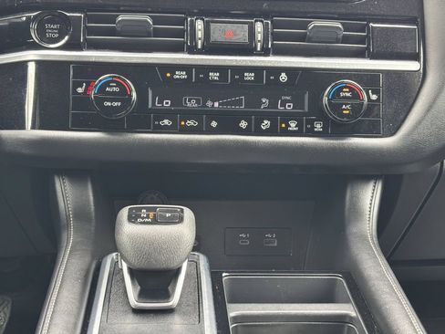 Used 2025 Nissan Pathfinder SL AWD/4WD image 18