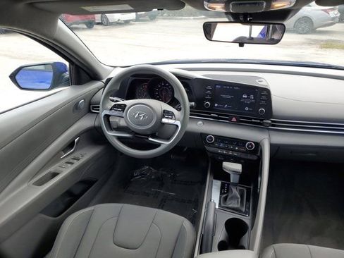 Certified 2023 Hyundai Elantra SEL image 12