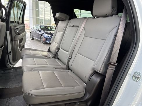 Used 2022 GMC Yukon SLT w/ SLT Premium Package image 15