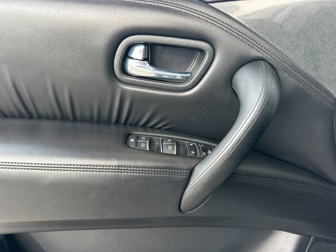 Used 2022 Nissan Armada SV w/ SV Appearance Package image 11