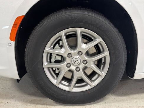 New 2026 Chrysler Pacifica Select FWD image 32