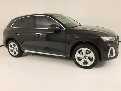 Certified 2025 Audi Q5 2.0T Premium Plus w/ Premium Plus Package image 6