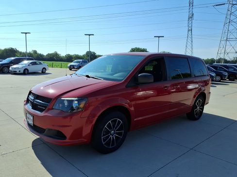 Used 2015 Dodge Grand Caravan SE w/ Quick Order Package 29E SE FWD image 4