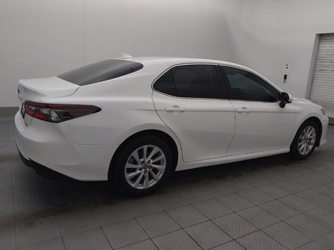 Used 2021 Toyota Camry LE image 10