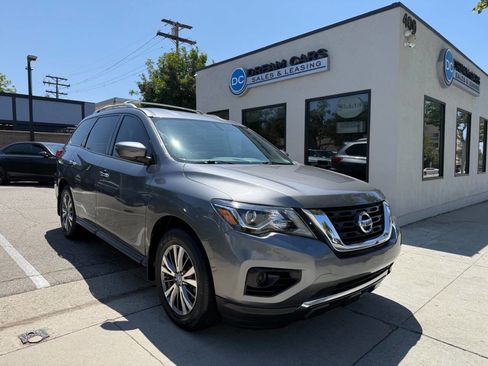 Used 2018 Nissan Pathfinder S FWD image 2