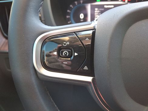 Certified 2023 Volvo XC60 B5 Ultimate w/ Climate Package image 20